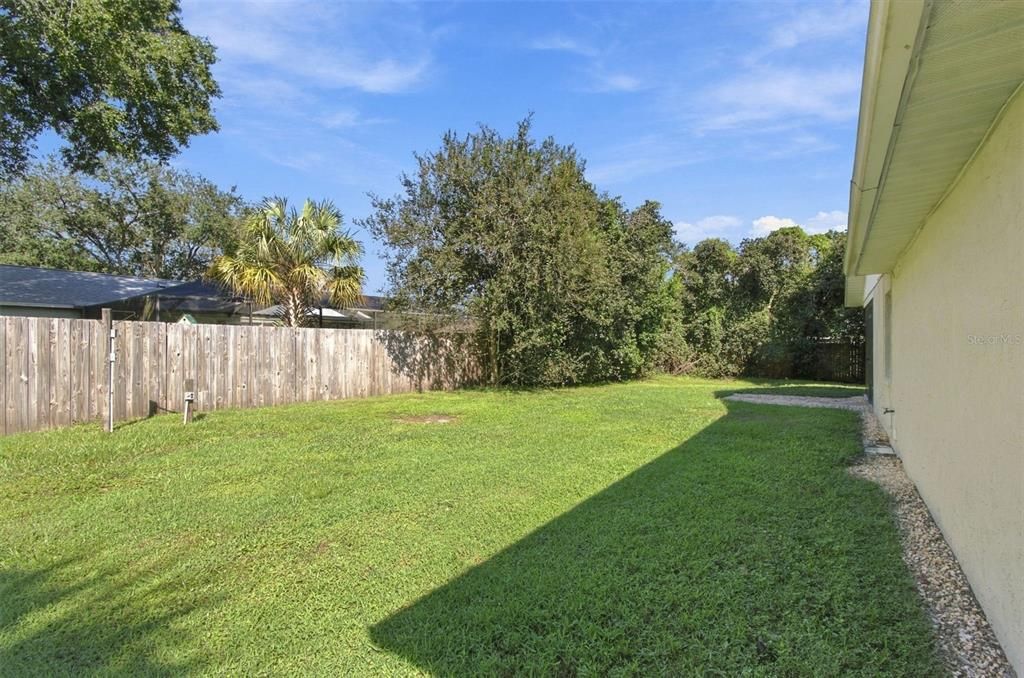 For Sale: $265,000 (2 beds, 2 baths, 1115 Square Feet)