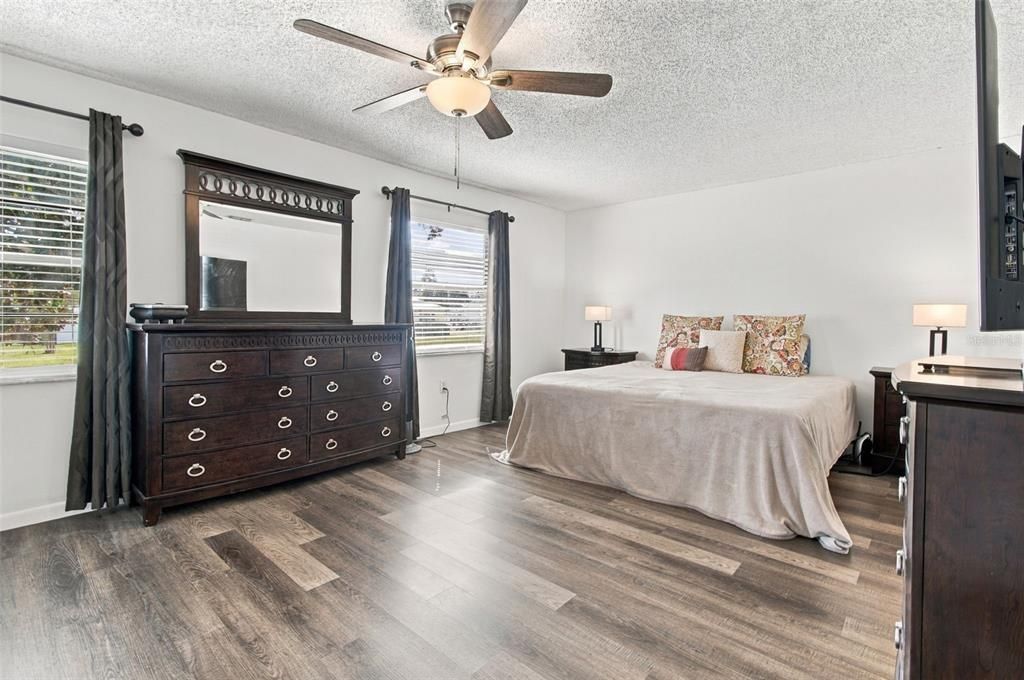 For Sale: $265,000 (2 beds, 2 baths, 1115 Square Feet)
