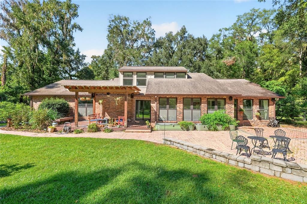 En Venta: $865,000 (3 camas, 2 baños, 2475 Pies cuadrados)