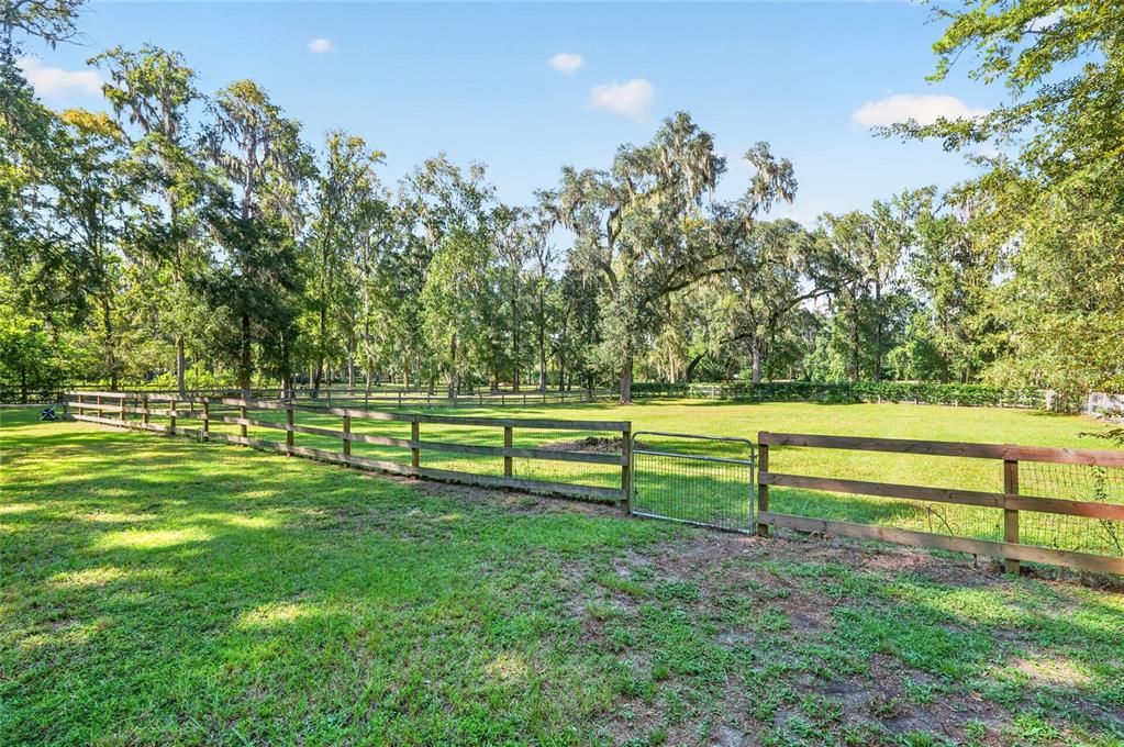 En Venta: $865,000 (3 camas, 2 baños, 2475 Pies cuadrados)