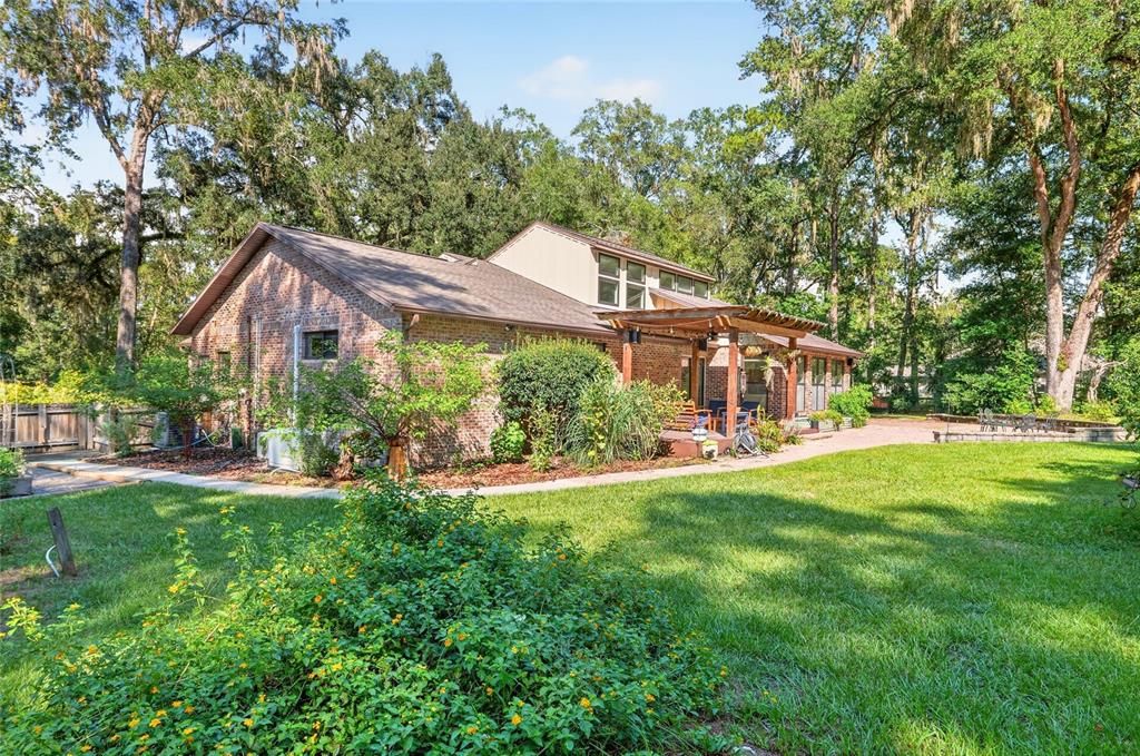 En Venta: $865,000 (3 camas, 2 baños, 2475 Pies cuadrados)