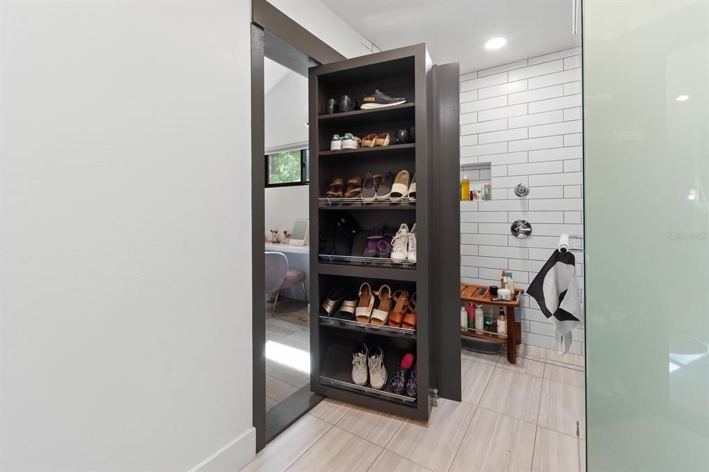 En Venta: $865,000 (3 camas, 2 baños, 2475 Pies cuadrados)
