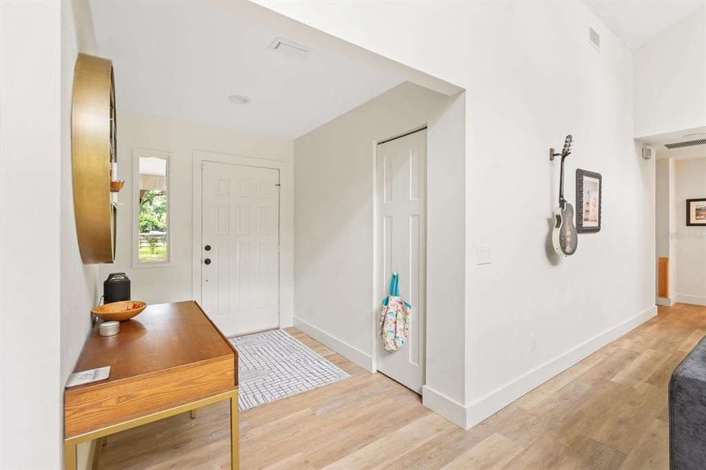 En Venta: $865,000 (3 camas, 2 baños, 2475 Pies cuadrados)