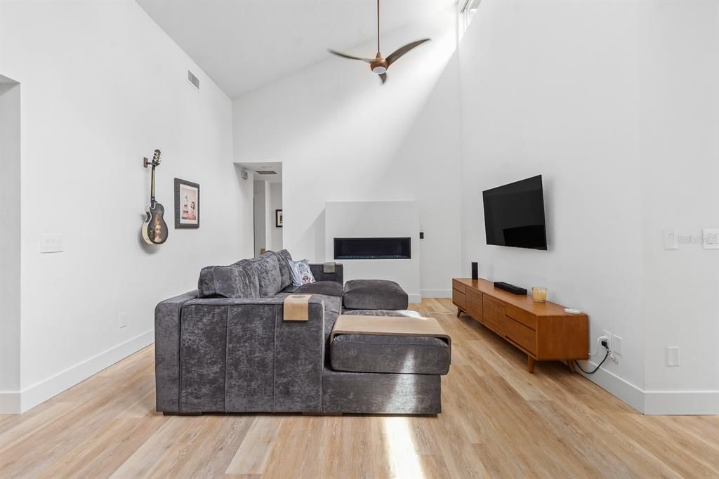 En Venta: $865,000 (3 camas, 2 baños, 2475 Pies cuadrados)