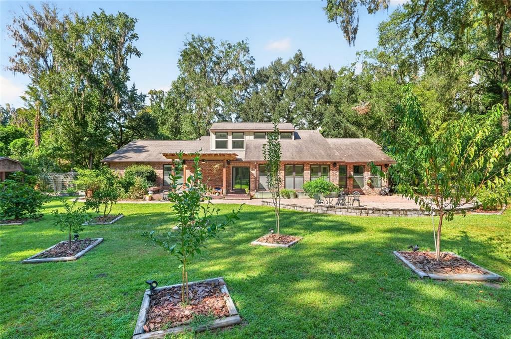 En Venta: $865,000 (3 camas, 2 baños, 2475 Pies cuadrados)