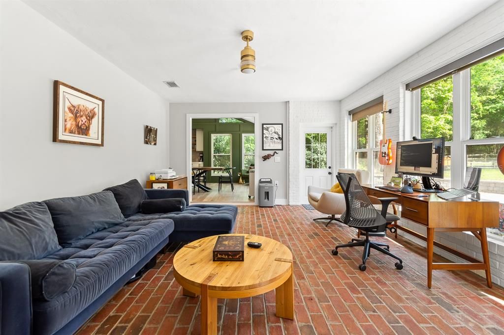 En Venta: $865,000 (3 camas, 2 baños, 2475 Pies cuadrados)