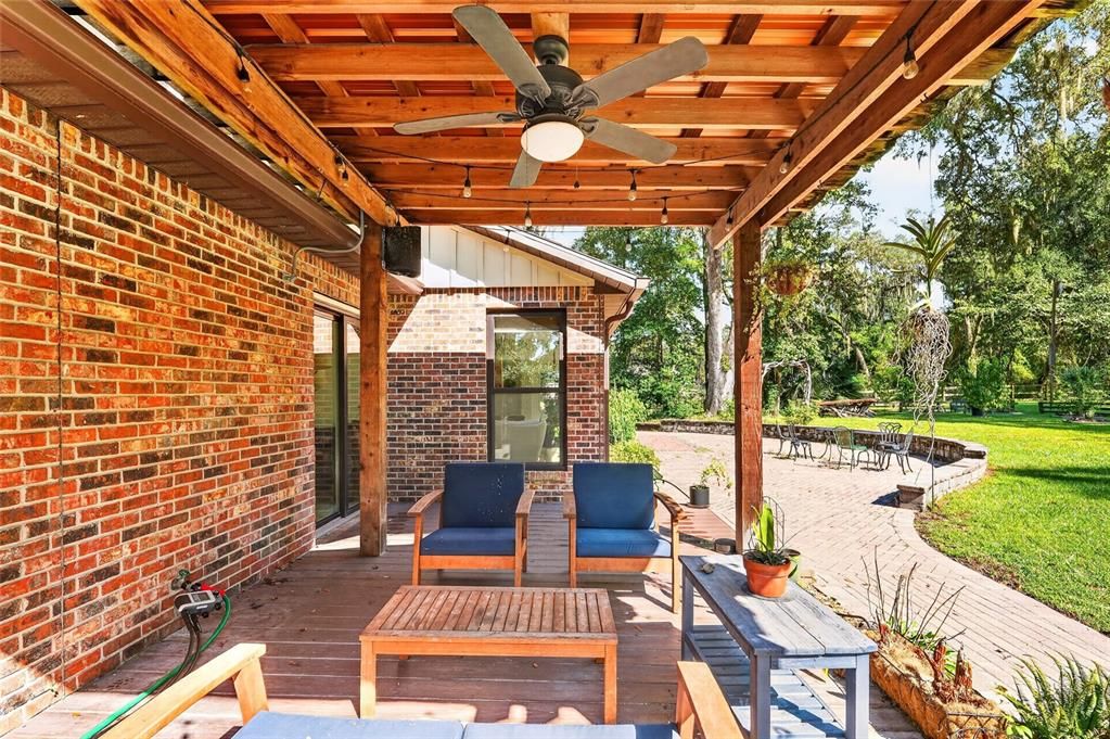 En Venta: $865,000 (3 camas, 2 baños, 2475 Pies cuadrados)