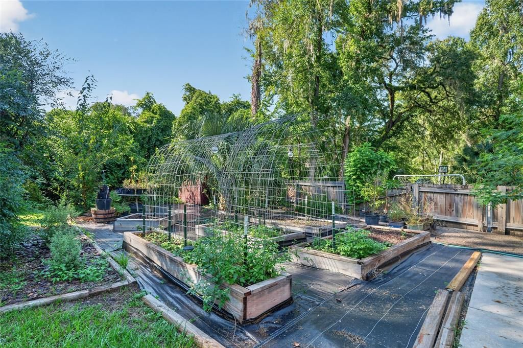 En Venta: $865,000 (3 camas, 2 baños, 2475 Pies cuadrados)