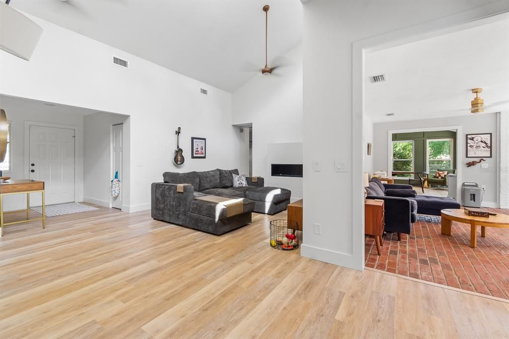 En Venta: $865,000 (3 camas, 2 baños, 2475 Pies cuadrados)