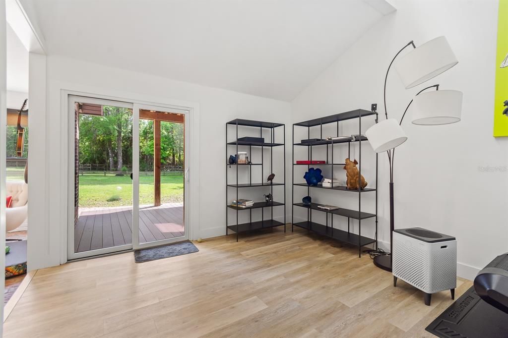 En Venta: $865,000 (3 camas, 2 baños, 2475 Pies cuadrados)
