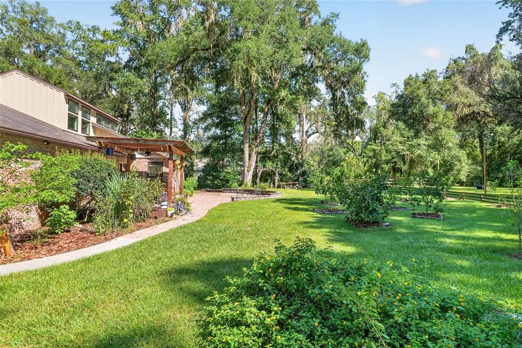 En Venta: $865,000 (3 camas, 2 baños, 2475 Pies cuadrados)