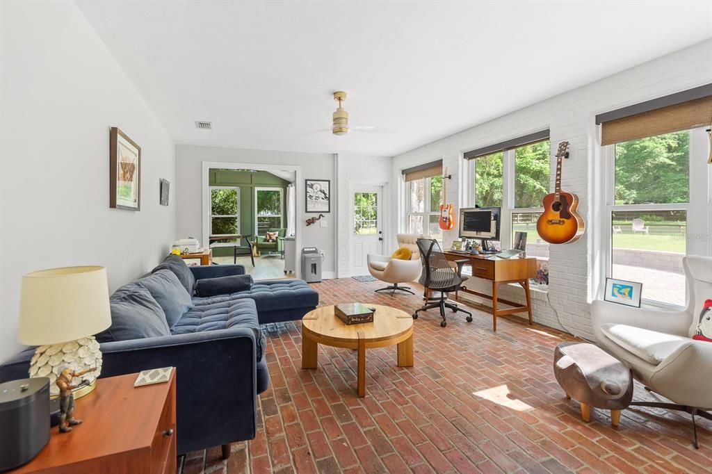En Venta: $865,000 (3 camas, 2 baños, 2475 Pies cuadrados)