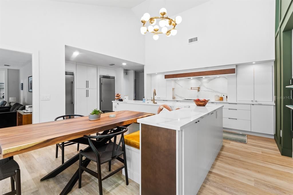 En Venta: $865,000 (3 camas, 2 baños, 2475 Pies cuadrados)