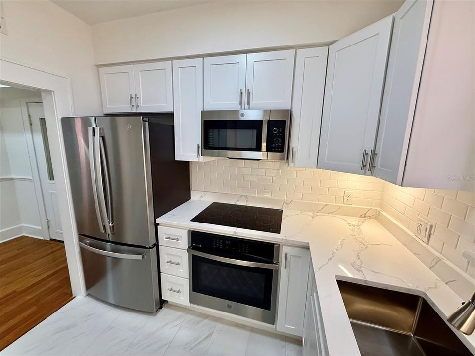 В аренду: $2,450 (1 спален, 1 ванн, 676 Квадратных фут)