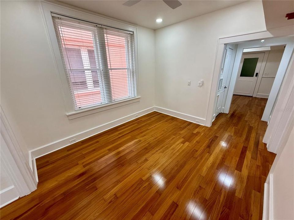 В аренду: $2,450 (1 спален, 1 ванн, 676 Квадратных фут)