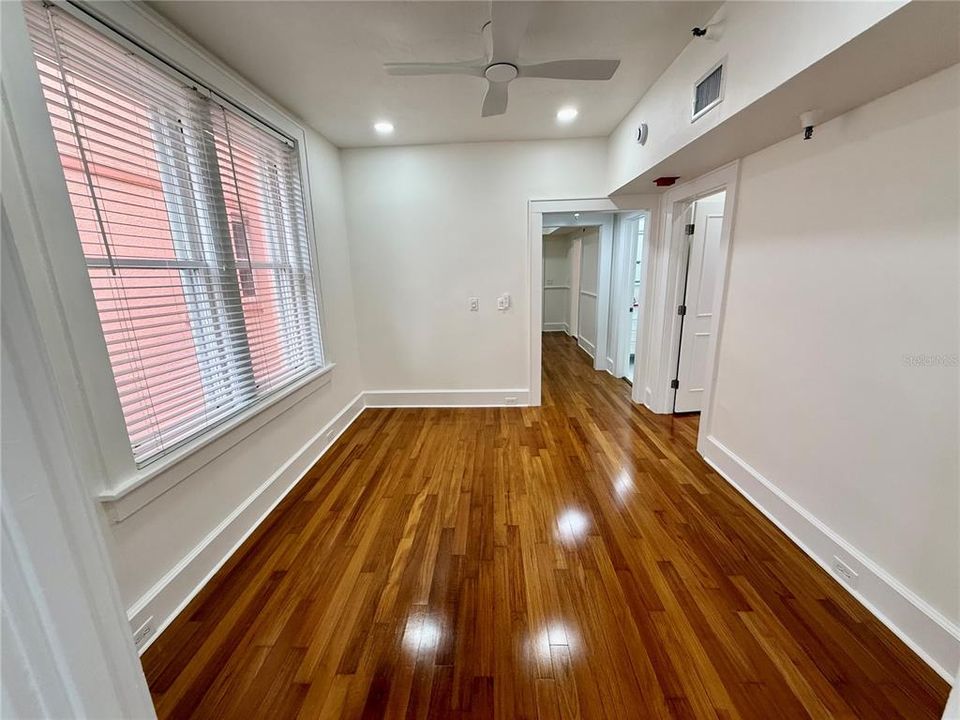 В аренду: $2,450 (1 спален, 1 ванн, 676 Квадратных фут)