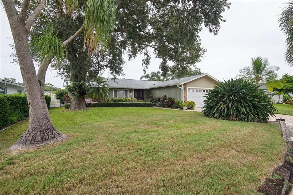 For Sale: $649,900 (3 beds, 2 baths, 1721 Square Feet)