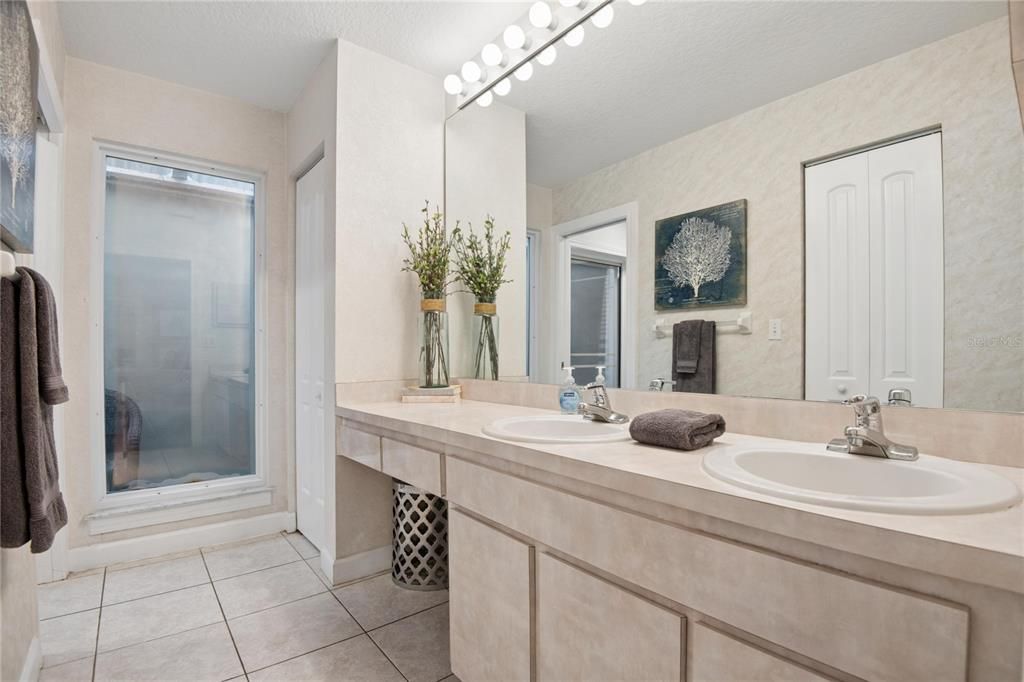 For Sale: $649,900 (3 beds, 2 baths, 1721 Square Feet)