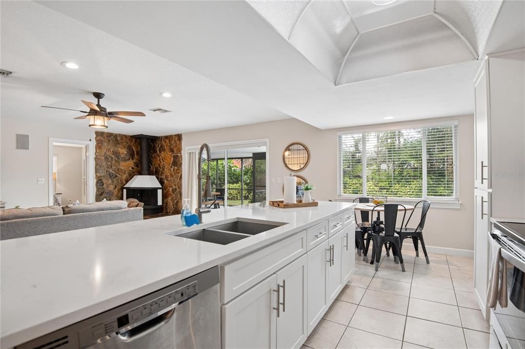 For Sale: $649,900 (3 beds, 2 baths, 1721 Square Feet)