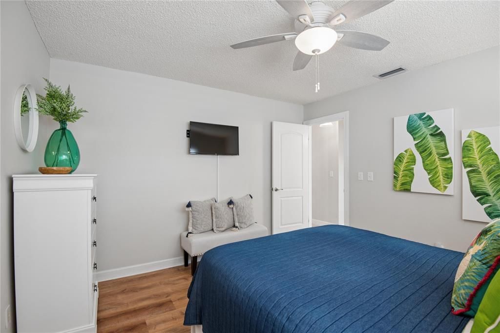 For Sale: $649,900 (3 beds, 2 baths, 1721 Square Feet)