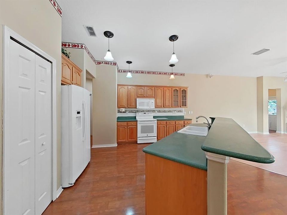 For Sale: $663,000 (4 beds, 3 baths, 2569 Square Feet)