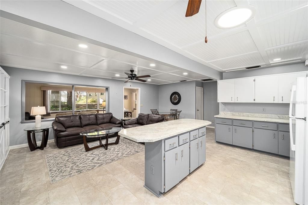 For Sale: $204,990 (2 beds, 2 baths, 1748 Square Feet)