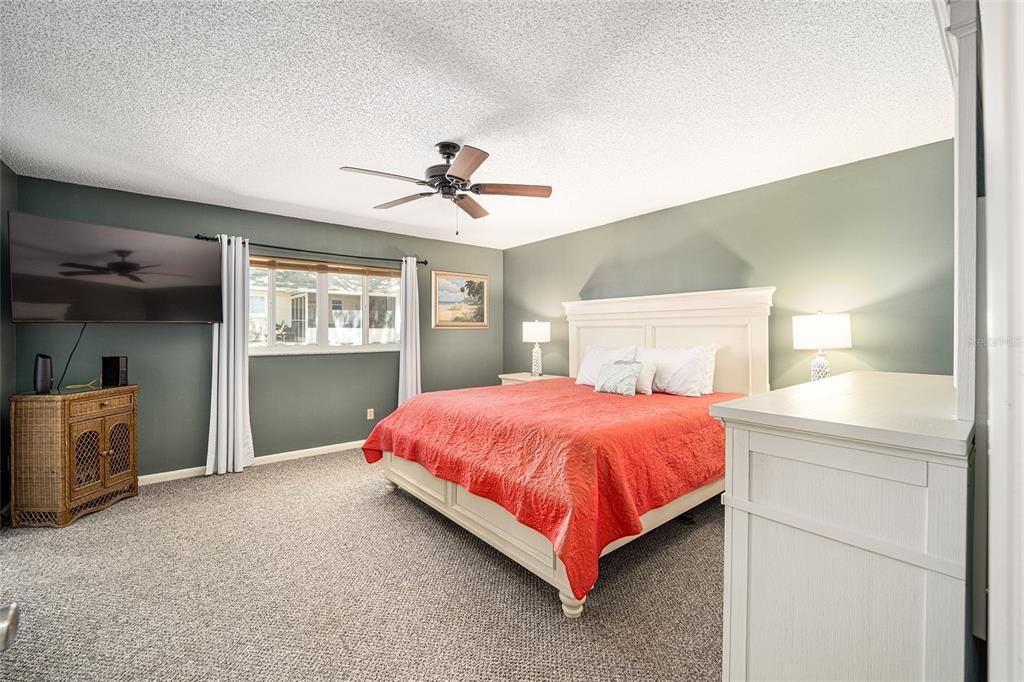For Sale: $204,990 (2 beds, 2 baths, 1748 Square Feet)