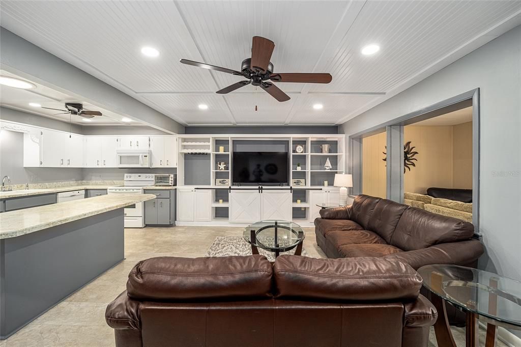 For Sale: $204,990 (2 beds, 2 baths, 1748 Square Feet)
