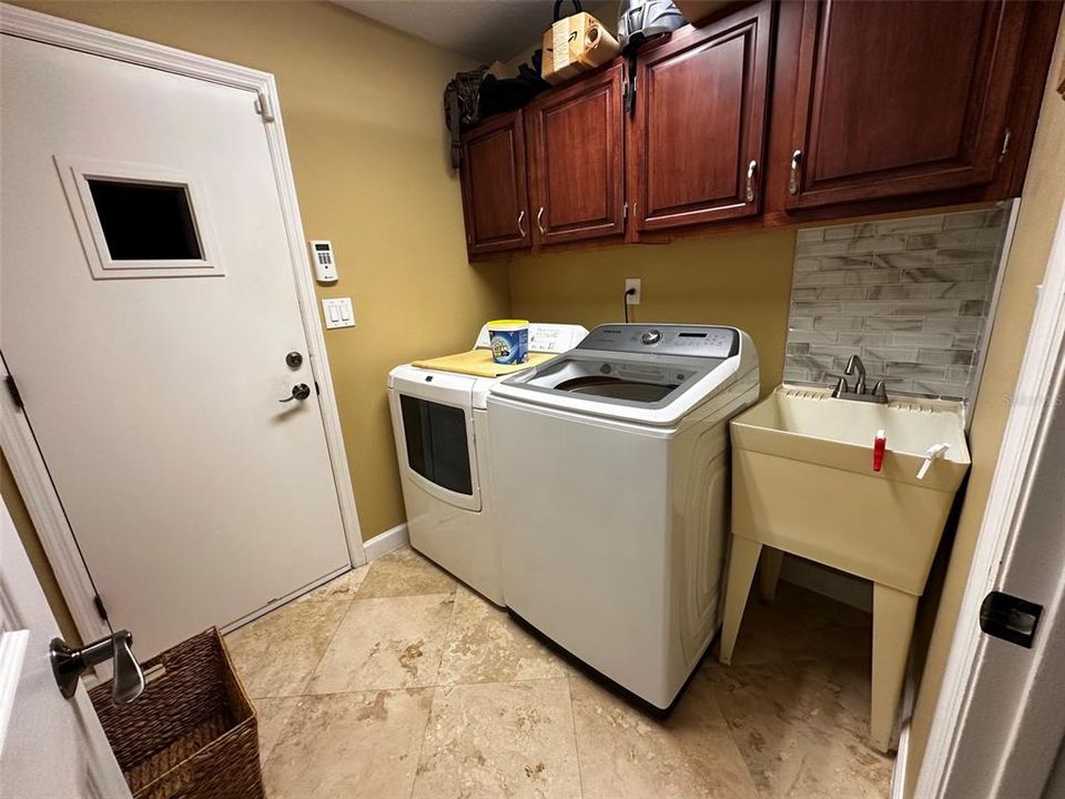 出租: $2,900 (4 贝兹, 2 浴室, 1980 平方英尺)