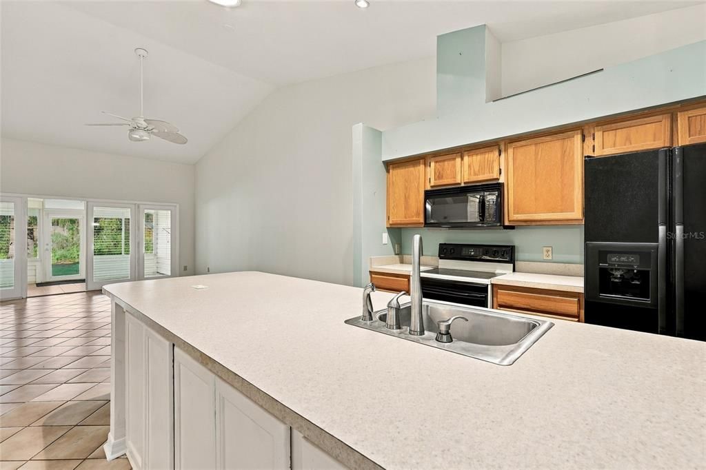 На продажу: $199,000 (2 спален, 2 ванн, 1406 Квадратных фут)