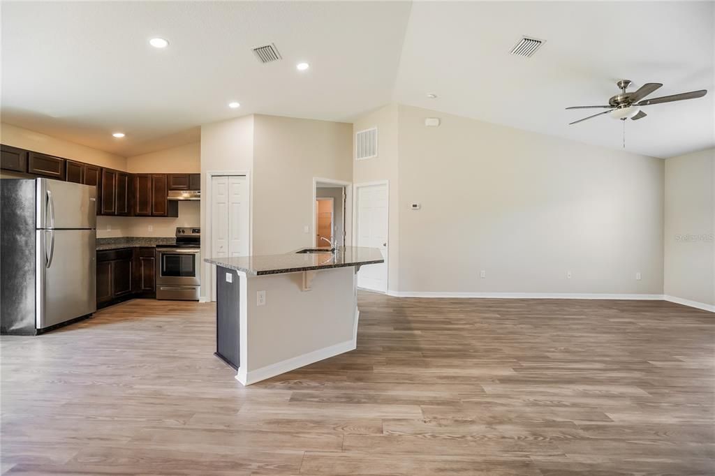 For Sale: $254,900 (3 beds, 2 baths, 1390 Square Feet)