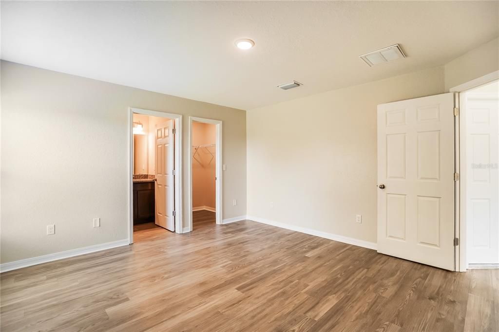 For Sale: $254,900 (3 beds, 2 baths, 1390 Square Feet)