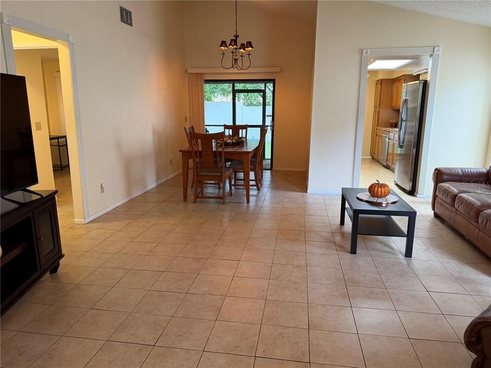 For Sale: $280,000 (3 beds, 2 baths, 1389 Square Feet)