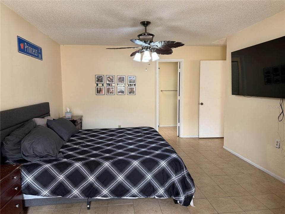 For Sale: $280,000 (3 beds, 2 baths, 1389 Square Feet)