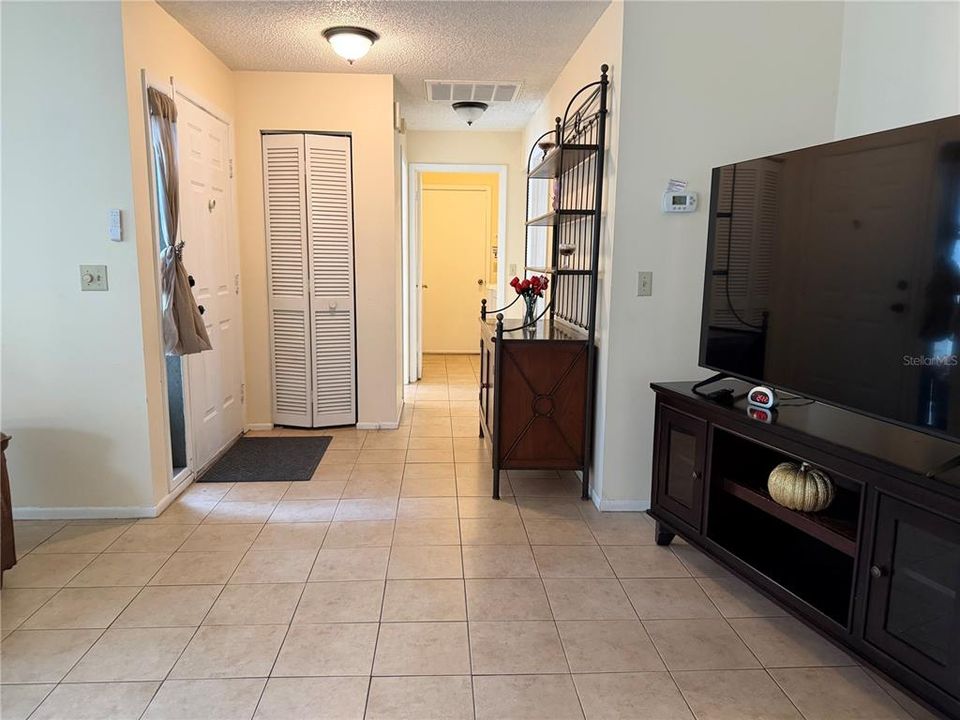 For Sale: $280,000 (3 beds, 2 baths, 1389 Square Feet)