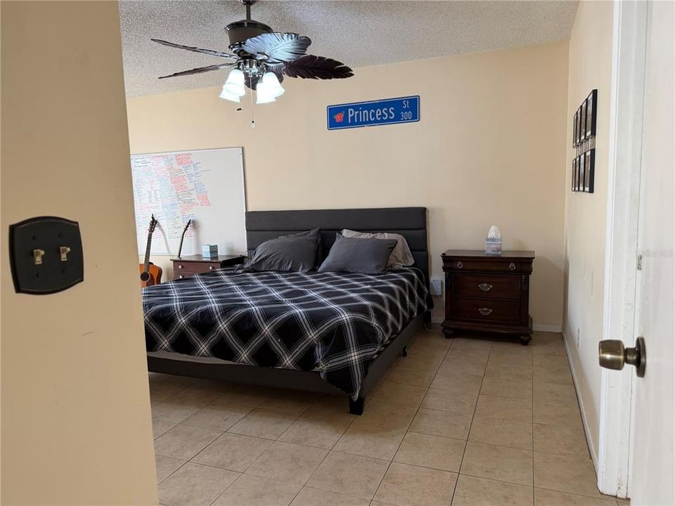 For Sale: $280,000 (3 beds, 2 baths, 1389 Square Feet)