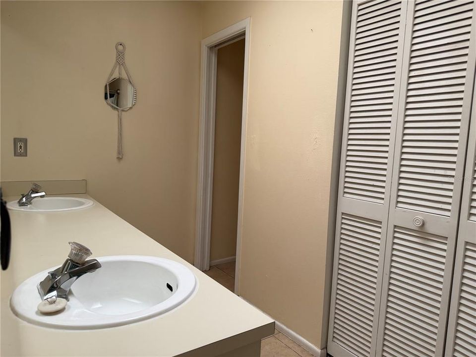 For Sale: $280,000 (3 beds, 2 baths, 1389 Square Feet)