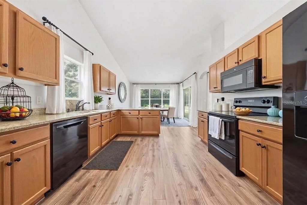En Venta: $300,000 (2 camas, 2 baños, 1829 Pies cuadrados)
