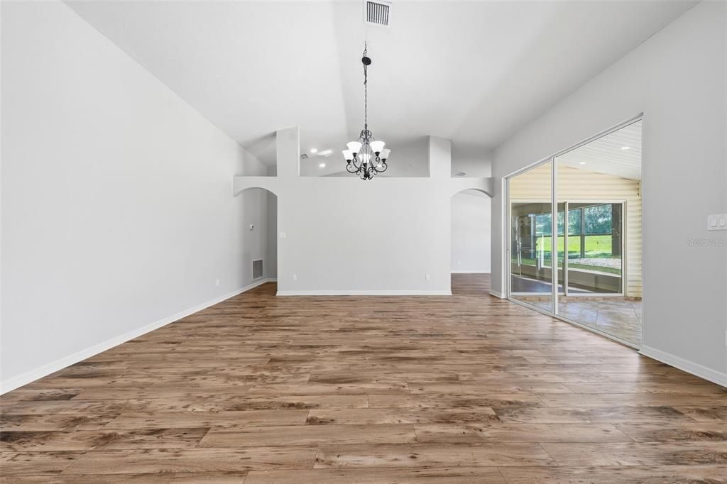 En Venta: $300,000 (2 camas, 2 baños, 1829 Pies cuadrados)