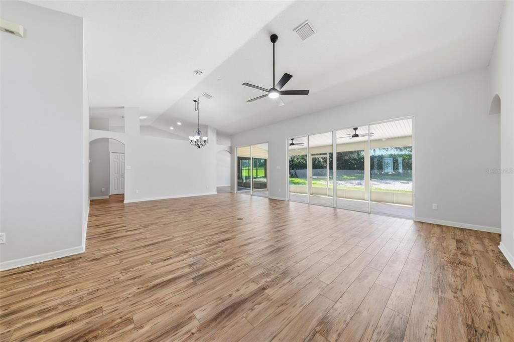 En Venta: $300,000 (2 camas, 2 baños, 1829 Pies cuadrados)