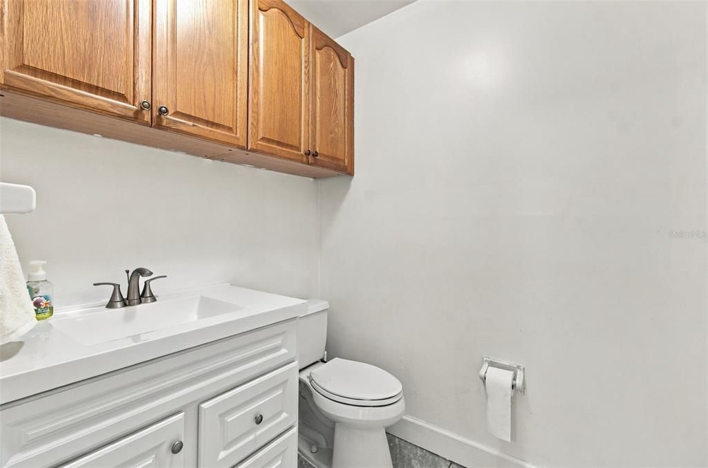 En Venta: $439,000 (4 camas, 2 baños, 2433 Pies cuadrados)