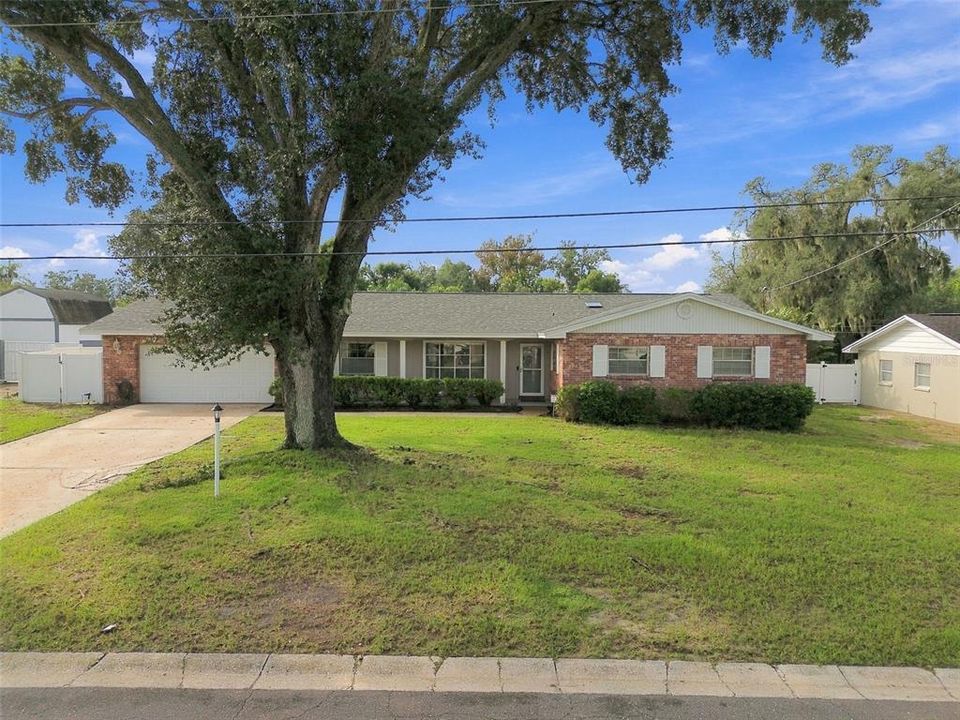 En Venta: $439,000 (4 camas, 2 baños, 2433 Pies cuadrados)