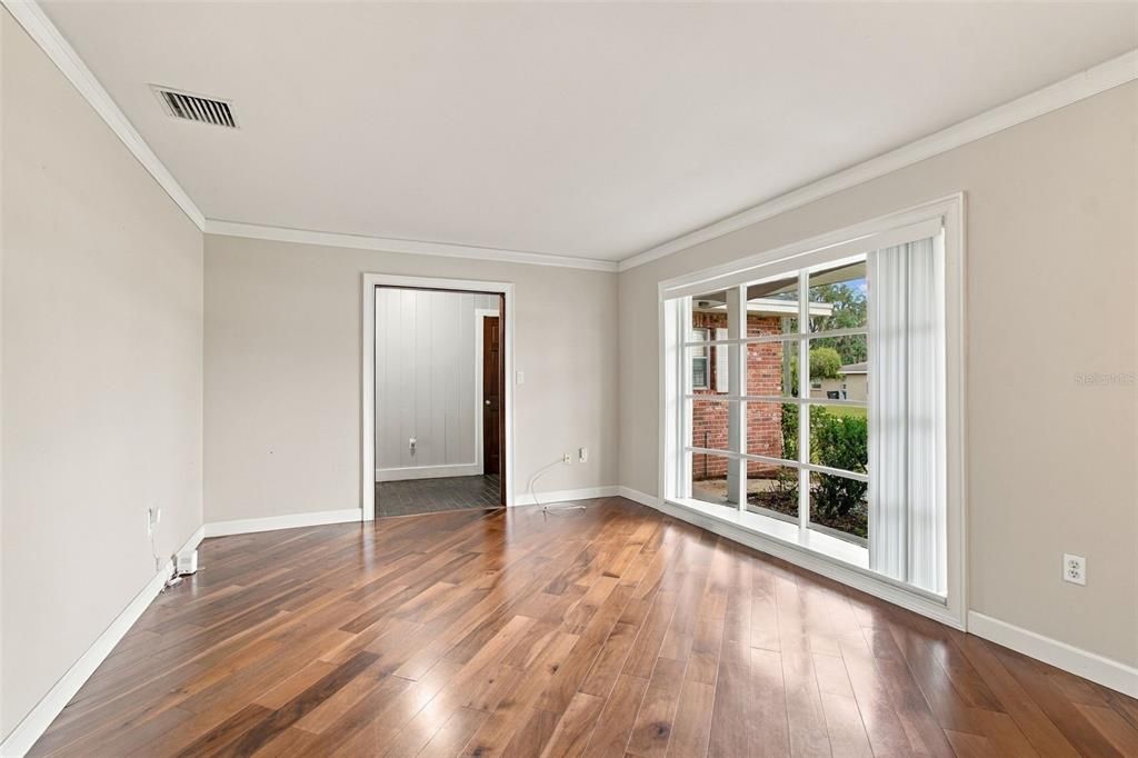 En Venta: $439,000 (4 camas, 2 baños, 2433 Pies cuadrados)