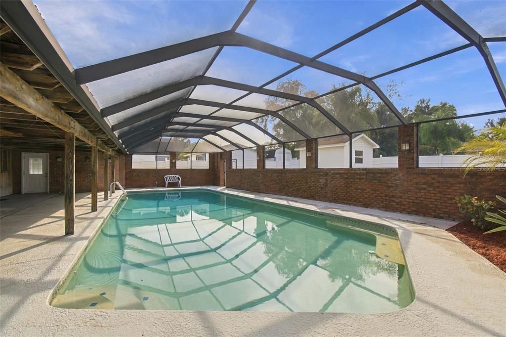 En Venta: $439,000 (4 camas, 2 baños, 2433 Pies cuadrados)