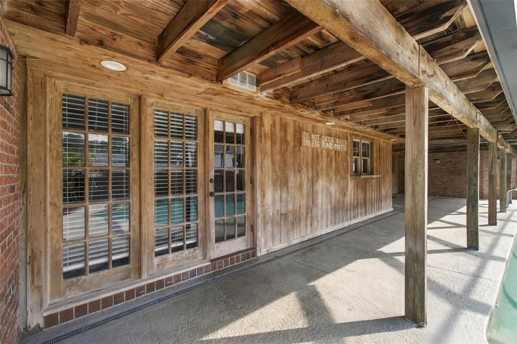 En Venta: $439,000 (4 camas, 2 baños, 2433 Pies cuadrados)