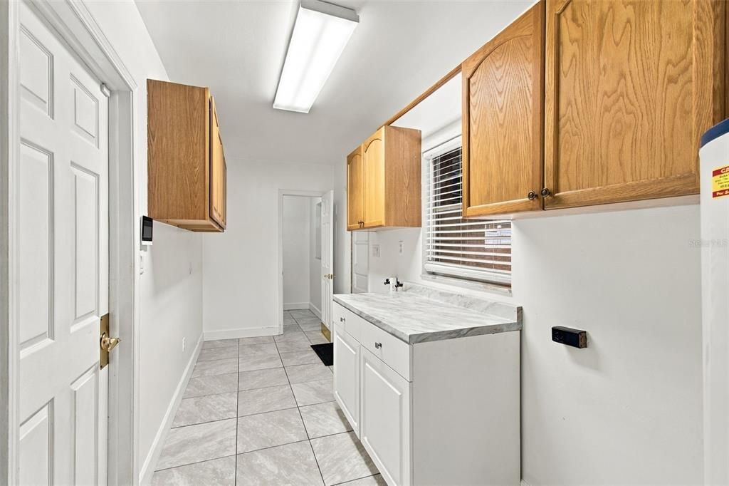 En Venta: $439,000 (4 camas, 2 baños, 2433 Pies cuadrados)