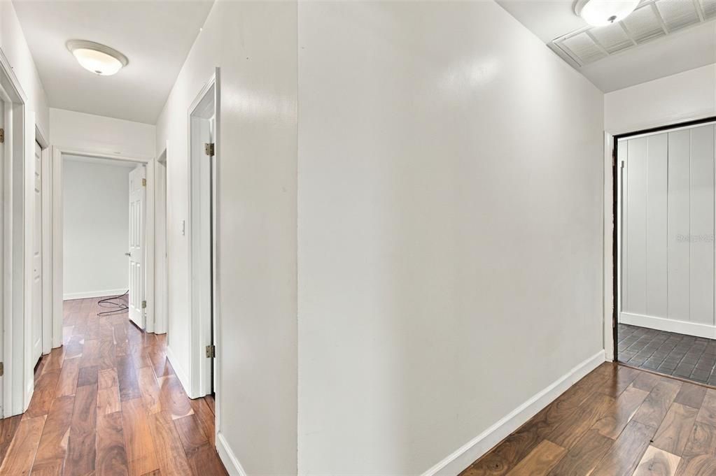 En Venta: $439,000 (4 camas, 2 baños, 2433 Pies cuadrados)