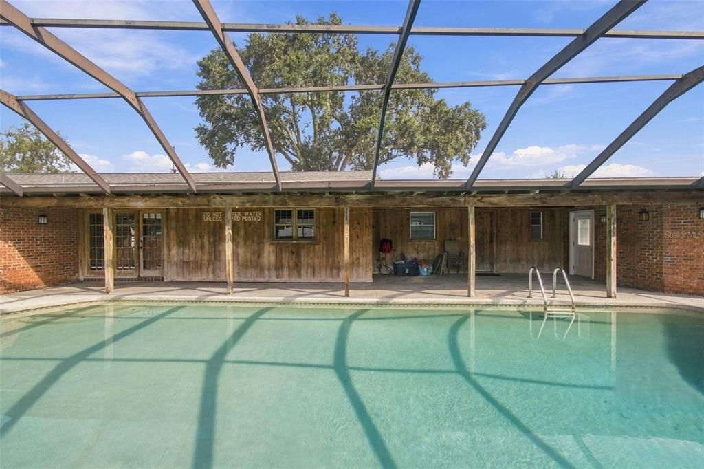 En Venta: $439,000 (4 camas, 2 baños, 2433 Pies cuadrados)