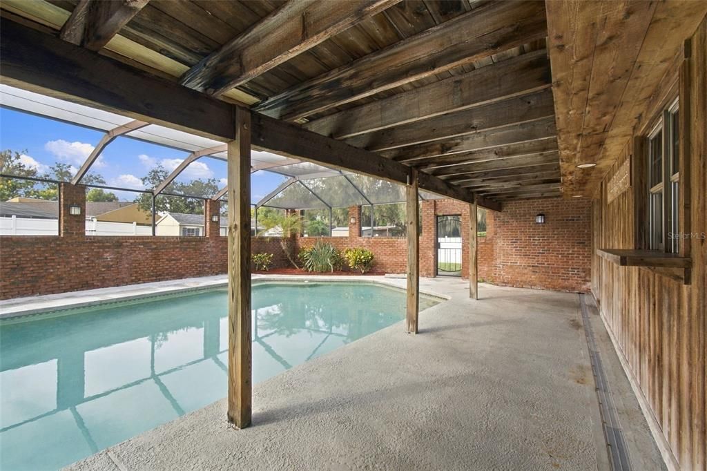 En Venta: $439,000 (4 camas, 2 baños, 2433 Pies cuadrados)