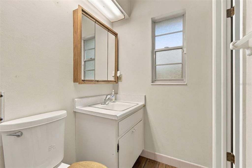 En Venta: $439,000 (4 camas, 2 baños, 2433 Pies cuadrados)